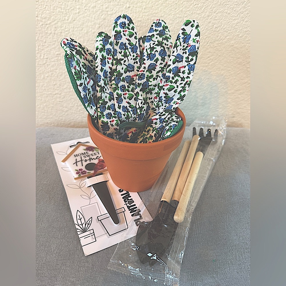 Gardening Bundle (4 Items) - Picture 3 of 16